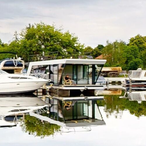 Hausboot von weitem_quadrat-uuuHH